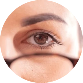 close up image of an eye